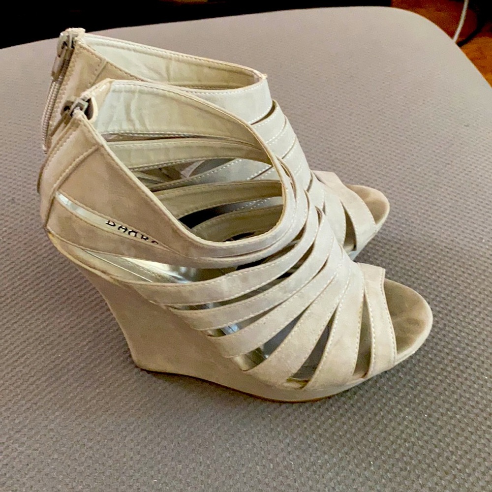 Heels - Picture 2 of 3